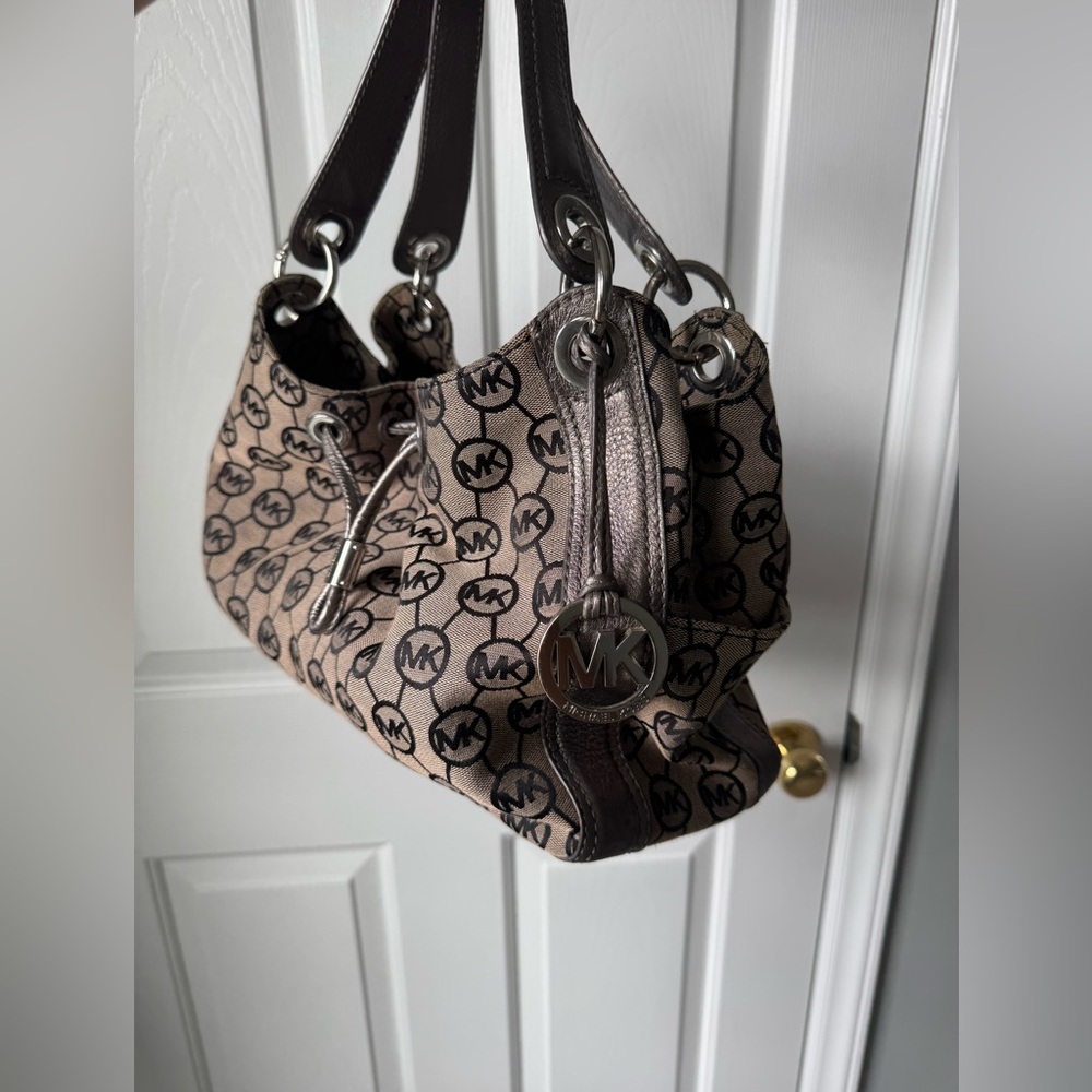 Michael Kors monogrammed shoulder hobo bag - Picture 3 of 12